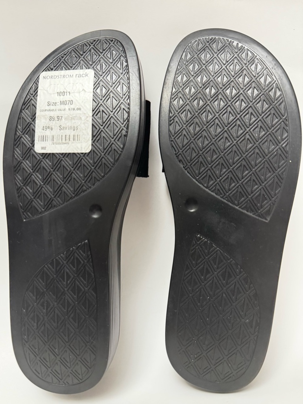 Brand New! Donald Pliner Black Leather Slide/Thong/Sandal Platform in size 7 - Picture 9 of 13